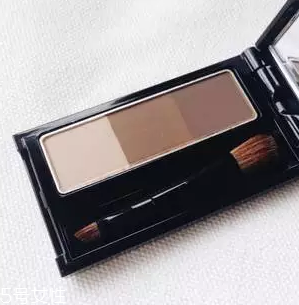 眉粉用久了結(jié)塊怎么辦？用眉刷戳碎