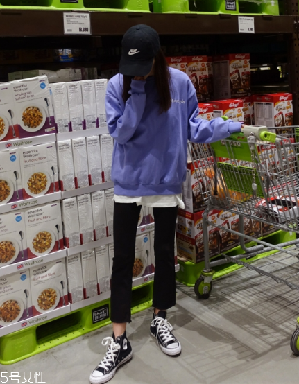 紫色衛(wèi)衣怎么搭配？流行色助你成為時尚女王