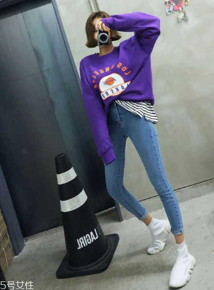 紫色衛(wèi)衣怎么搭配？流行色助你成為時尚女王