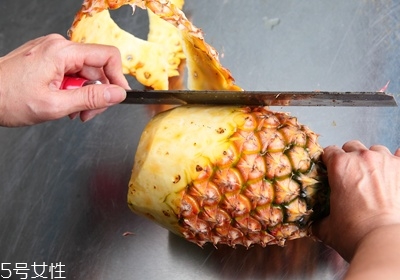 菠蘿怎么削皮切果肉 菠蘿怎么削皮切果肉