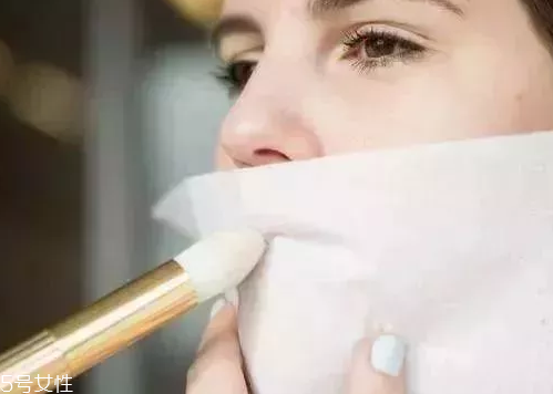 定妝粉用刷子好還是用粉撲好？新手用粉撲