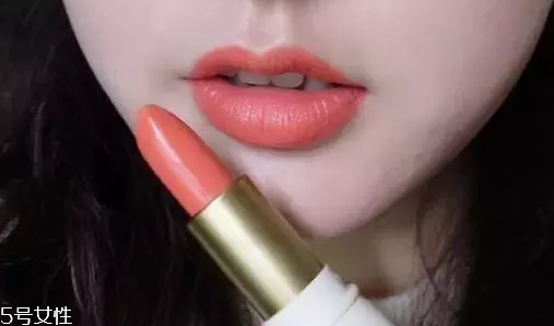 素顏涂口紅會不會怪？2022素顏最適合的口紅