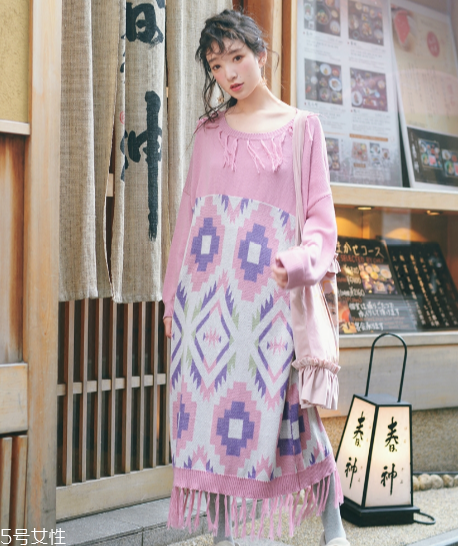 針織連衣裙什么款式好看？搭出時(shí)尚新感覺