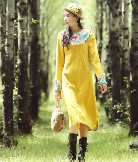 針織連衣裙什么款式好看？搭出時(shí)尚新感覺