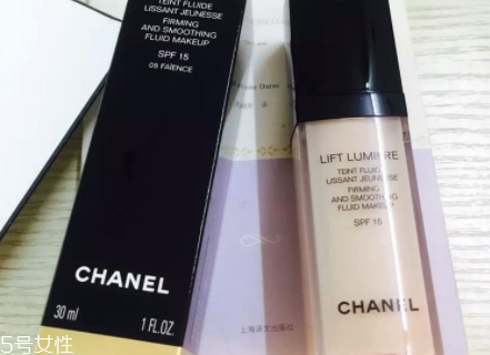 香奈兒粉底液哪款好？緊顏煥彩粉底液干皮救星