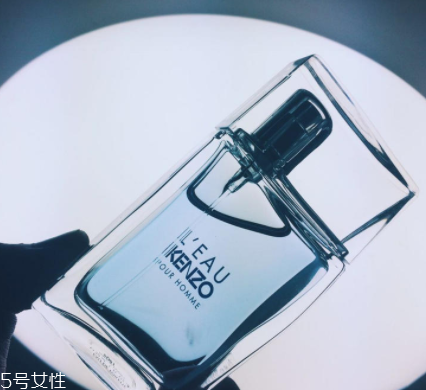 風之戀香水適合多少歲？校園文藝男生的首選