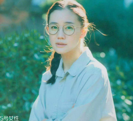 鹽系女生怎樣穿搭？清新無(wú)公害的鄰家女孩