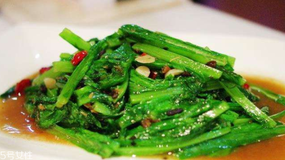 油麥菜怎么涼拌好吃？加點(diǎn)麻醬調(diào)味