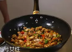 杏鮑菇怎么洗才干凈？鹽水泡泡輕松去污