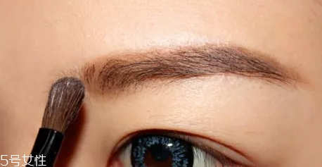 眉膏和眉粉有什么區(qū)別？眉粉只能上色