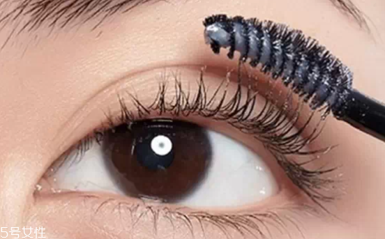 怎么刷睫毛膏才翹才長？8個步驟刷出動人電眼