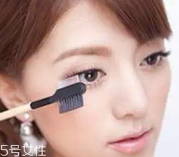 怎么刷睫毛膏才翹才長？8個步驟刷出動人電眼