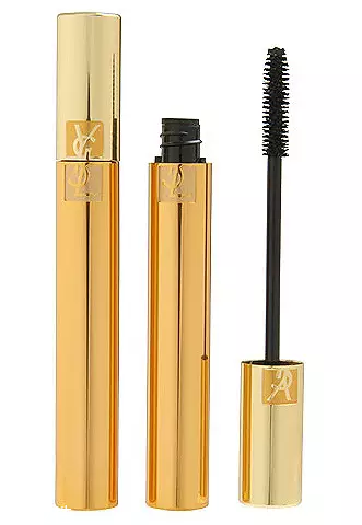 睫毛膏暈染到下眼皮怎么辦？用棉簽蘸取卸妝水擦掉