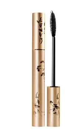 睫毛膏暈染到下眼皮怎么辦？用棉簽蘸取卸妝水擦掉