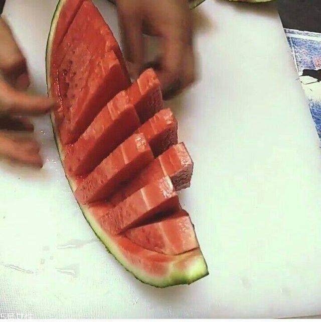 西瓜怎么切好看 擺盤裝果盒都方便 西瓜怎么切好看 擺盤裝果盒都方便