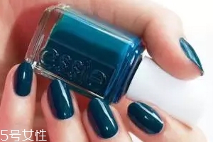 綠色指甲油顯手黑嗎？反光深綠色適合黃皮