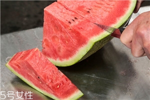 西瓜怎么切好看 擺盤裝果盒都方便 西瓜怎么切好看 擺盤裝果盒都方便