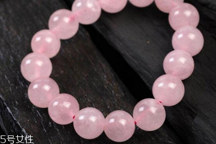 粉水晶手鏈一般多少錢？?jī)r(jià)值取決于成色