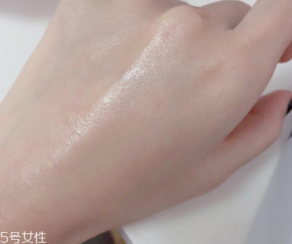 chanel山茶花保濕精華水好用嗎？補(bǔ)水底妝神器