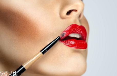 唇彩的保質(zhì)期多長時(shí)間？不開封3年