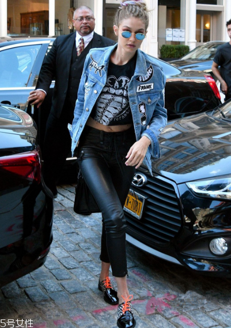 牛仔外套怎么搭配？這樣穿絕對夠靚夠有型