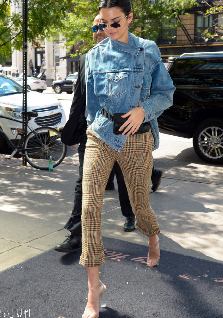 牛仔外套怎么搭配？這樣穿絕對夠靚夠有型