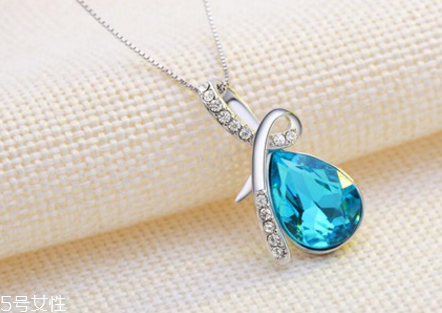 藍(lán)水晶項(xiàng)鏈一般多少錢？色澤優(yōu)質(zhì)的上萬(wàn)元