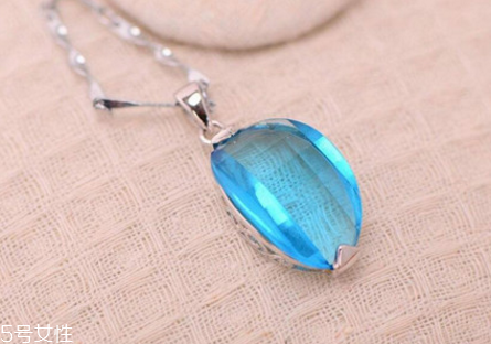 藍(lán)水晶項(xiàng)鏈一般多少錢？色澤優(yōu)質(zhì)的上萬(wàn)元
