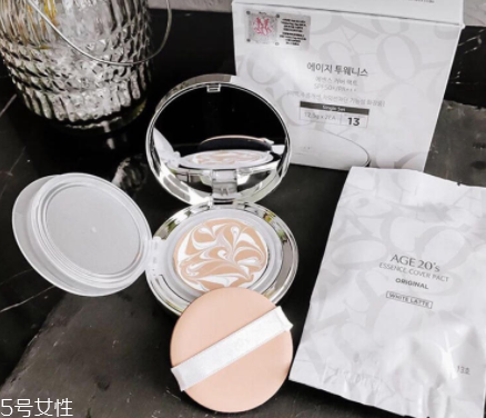 age20s氣墊適合油皮嗎？超多水珠油皮親媽