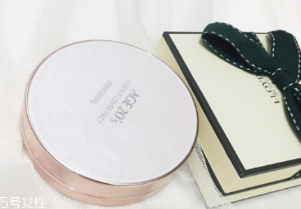 age20s氣墊適合油皮嗎？超多水珠油皮親媽