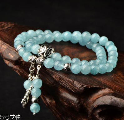 藍水晶手鏈多少錢？普通的百元以內(nèi)