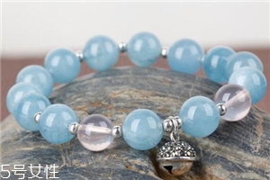 藍(lán)水晶手鏈多少錢？普通的百元以內(nèi)