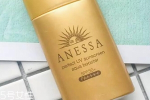 安耐曬金瓶適合干皮嗎？更適合油皮