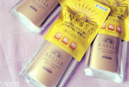 安耐曬金瓶適合干皮嗎？更適合油皮