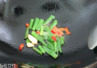 魷魚上面的膜怎么處理 魷魚上面的膜怎么處理