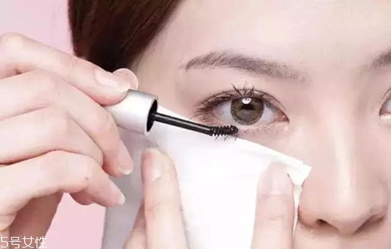 睫毛膏容易暈染怎么辦 化妝后容易脫妝解決方法 睫毛膏容易暈染怎么辦 化妝后容易脫妝解決方法