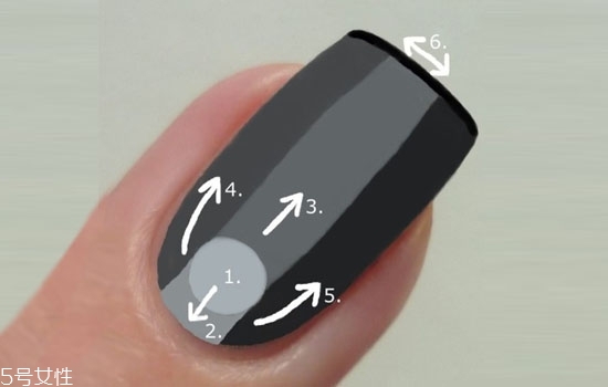 可愛(ài)卡通美甲圖片2022 指甲油正確涂法