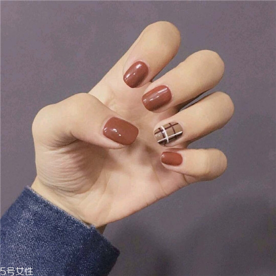 什么美甲顯手白又修長 氣質(zhì)花朵美甲具體步驟 什么美甲顯手白又修長 氣質(zhì)花朵美甲具體步驟