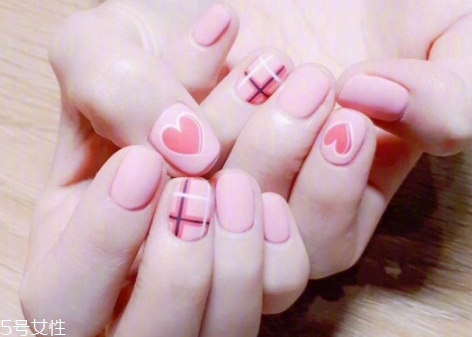 2018最新流行款純色美甲圖片 簡(jiǎn)單耐看的美甲圖片漸變款式 2018最新流行款純色美甲圖片 簡(jiǎn)單耐看的美甲圖片漸變款式