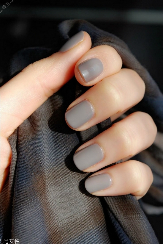 什么美甲顯手白又修長 氣質(zhì)花朵美甲具體步驟 什么美甲顯手白又修長 氣質(zhì)花朵美甲具體步驟
