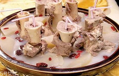 牛骨頭可以燉幾次 不要反復(fù)熬制 牛骨頭可以燉幾次 不要反復(fù)熬制