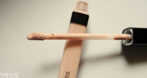 遮瑕液可以涂在眼部嗎？能遮住黑眼圈