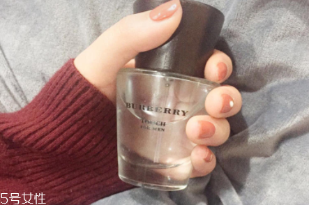 burberry情緣男士香水女士能用嗎？男女皆宜的木質(zhì)香調(diào)