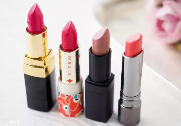 口紅干了嘴脫皮怎么辦？4步打造水潤雙唇