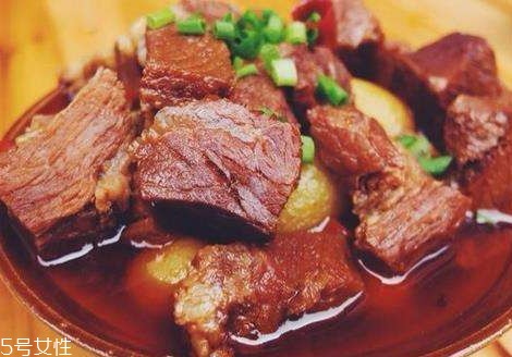 紅燒牛肉可以放蠔油嗎 當然可以 紅燒牛肉可以放蠔油嗎 當然可以