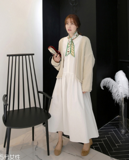 米色毛衣怎么搭配？打造氣質(zhì)女神范兒