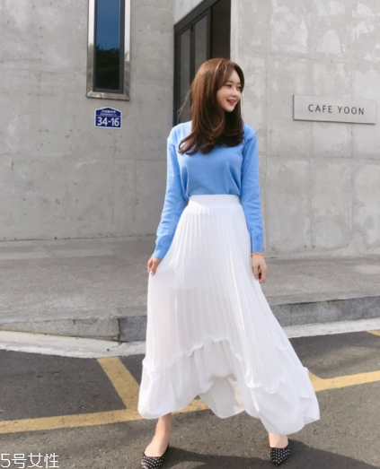 淺藍(lán)色毛衣怎么搭配？簡約配色彰顯氣質(zhì)