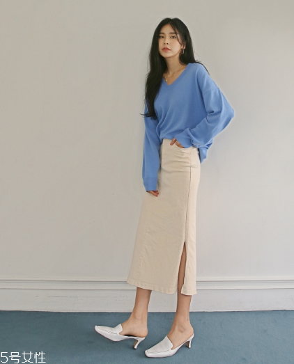 淺藍(lán)色毛衣怎么搭配？簡約配色彰顯氣質(zhì)