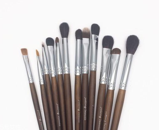 鼻影刷怎么清洗？3個(gè)步驟讓鼻影刷煥然一新