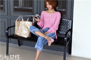 粉色針織衫搭配什么褲子？隨心所欲顯潮流